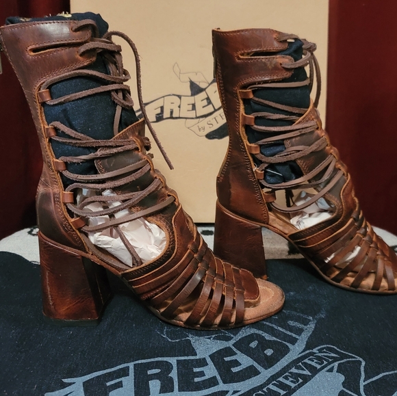 *SOLD *FREEBIRD BY STEVEN SIZE 8 - Picture 3 of 6